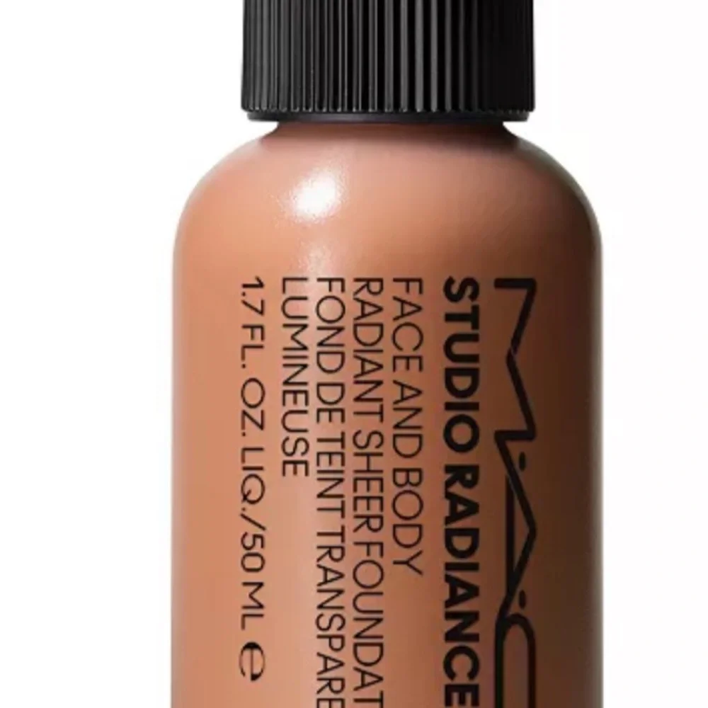 NIB MAC Radiant Sheer Foundation W4 - 50ml